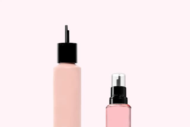 Refill perfumy co to znaczy? Poznaj korzyści i tajniki napełniania