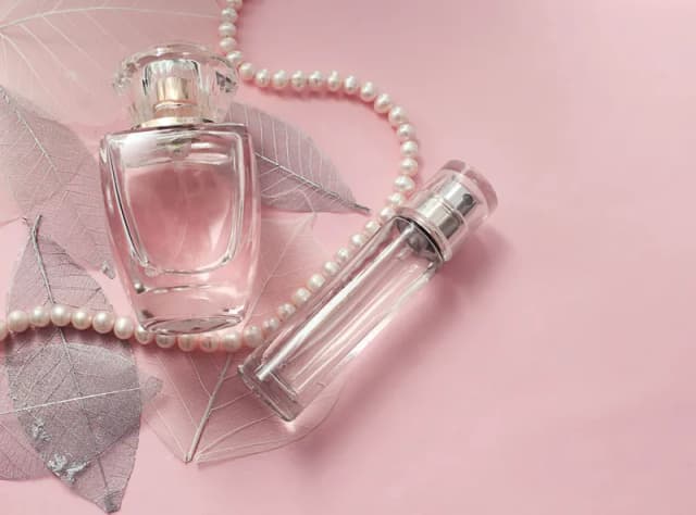 Czym się różni woda toaletowa od wody perfumowanej - kluczowe różnice