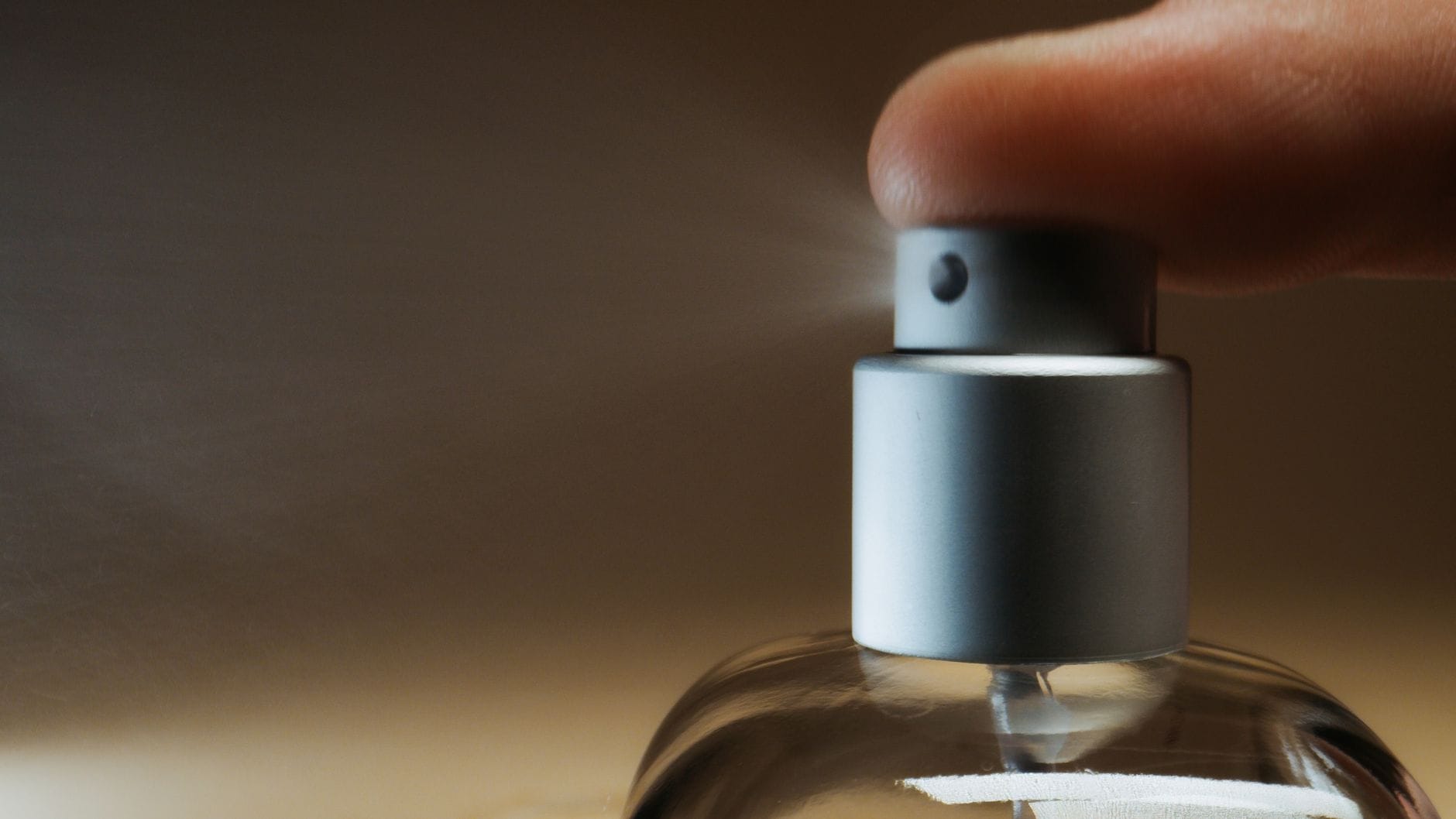 Palec naciskający atomizer butelki mgiełki do ciała